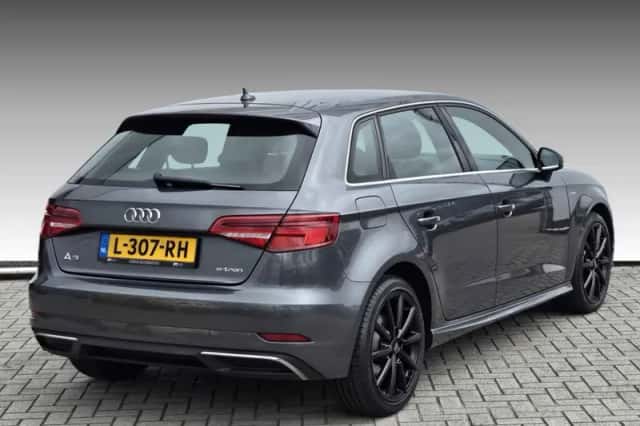 Audi A3 (2017) thumbnail 2