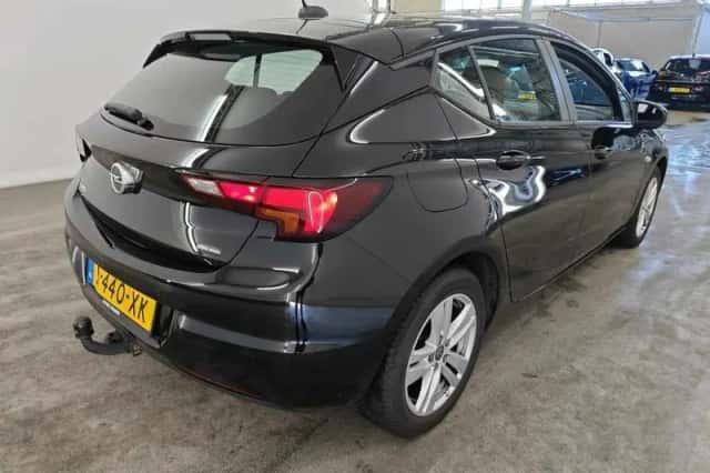 Opel Astra (2021) thumbnail 2