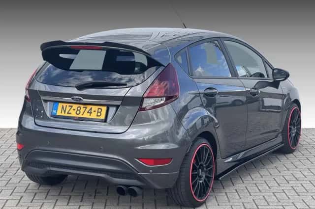 Ford Fiesta (2017) thumbnail 2