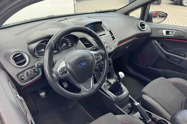 Ford Fiesta (2017) thumbnail 5