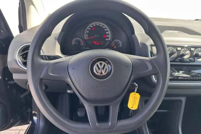 Volkswagen Up! (2018) thumbnail 4