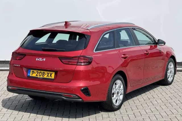 Kia Ceed Sportswagon (2022) thumbnail 2