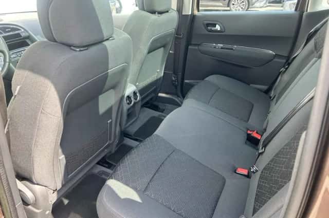 Peugeot 3008 (2014) thumbnail 4