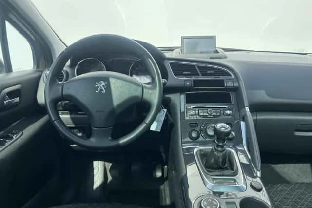 Peugeot 3008 (2014) thumbnail 5