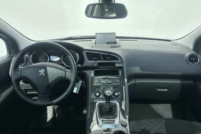 Peugeot 3008 (2014) thumbnail 6