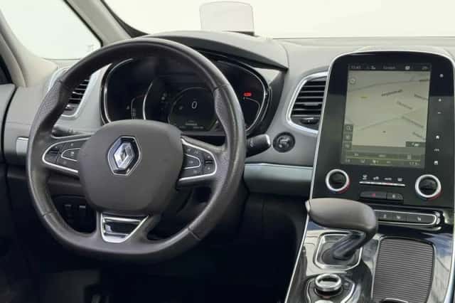 Renault Espace (2015) thumbnail 5