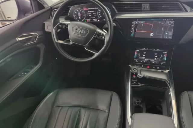 Audi e-tron (2020) thumbnail 5