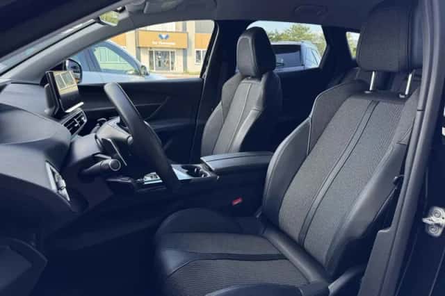 Peugeot 3008 (2022) thumbnail 3