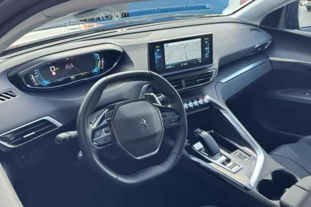 Peugeot 3008 (2022) thumbnail 4