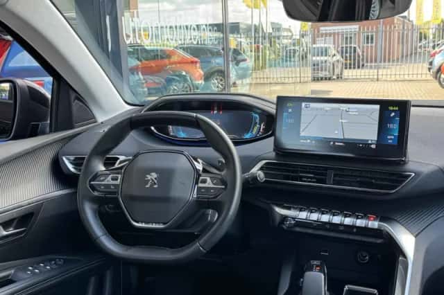Peugeot 3008 (2022) thumbnail 6