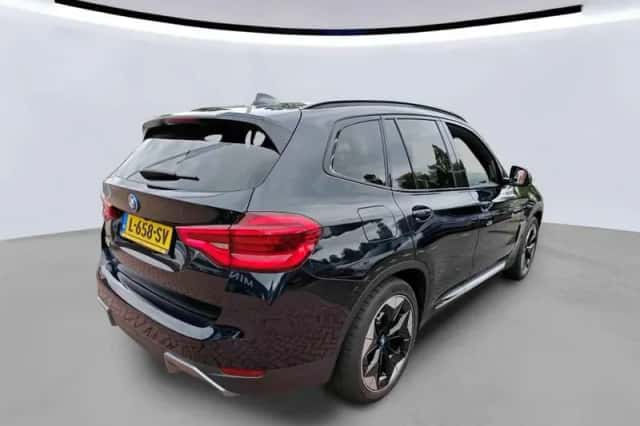 BMW iX3 (2021) thumbnail 2