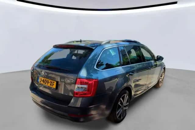 Škoda Octavia (2020) thumbnail 2