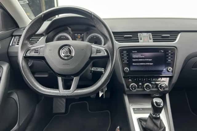 Škoda Octavia (2020) thumbnail 3