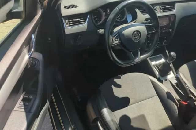 Škoda Octavia (2020) thumbnail 3