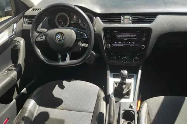 Škoda Octavia (2020) thumbnail 4