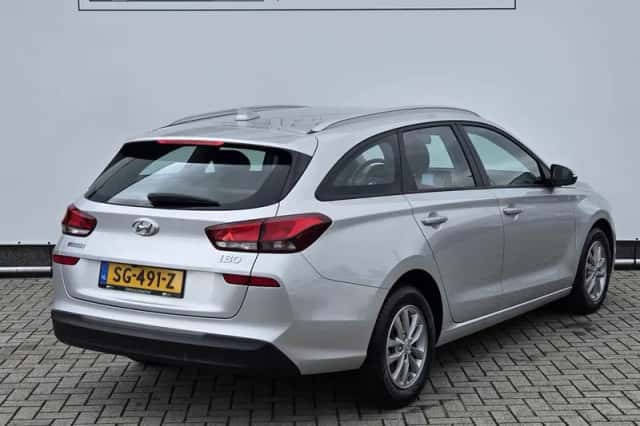 Hyundai i30 (2018) thumbnail 2