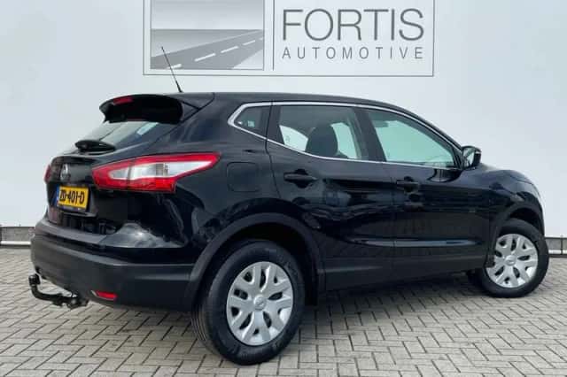 Nissan Qashqai (2015) thumbnail 2