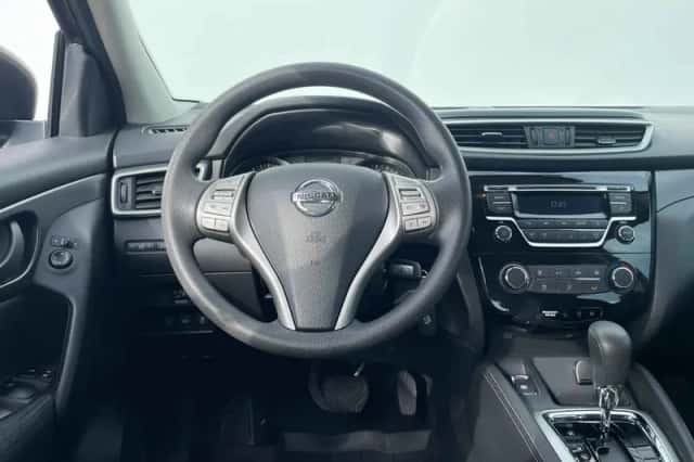 Nissan Qashqai (2015) thumbnail 3