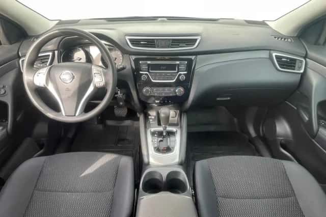 Nissan Qashqai (2015) thumbnail 5