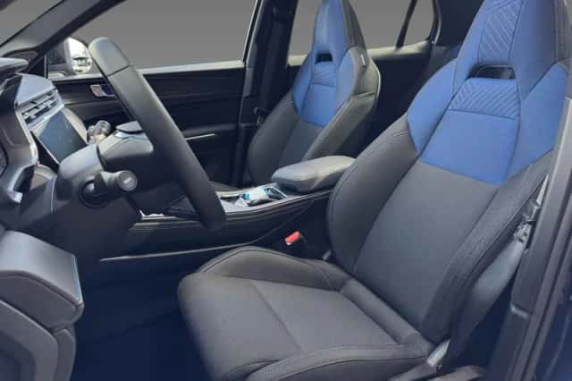 Lynk & Co 01 (2023) thumbnail 3