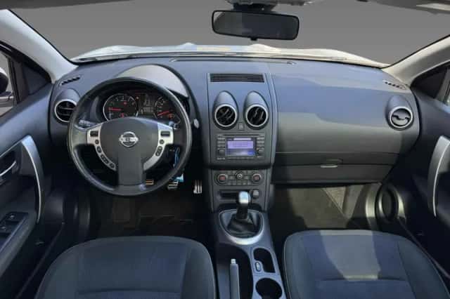 Nissan Qashqai (2011) thumbnail 3