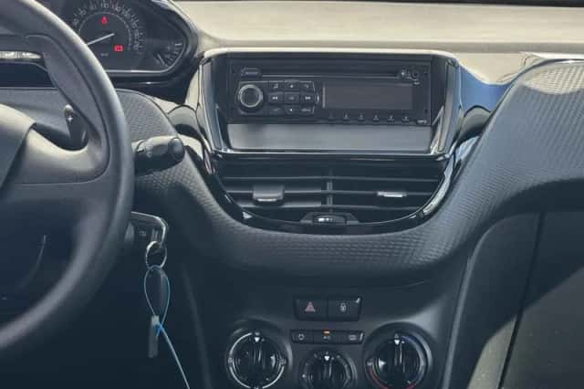 Peugeot 2008 (2016) thumbnail 4