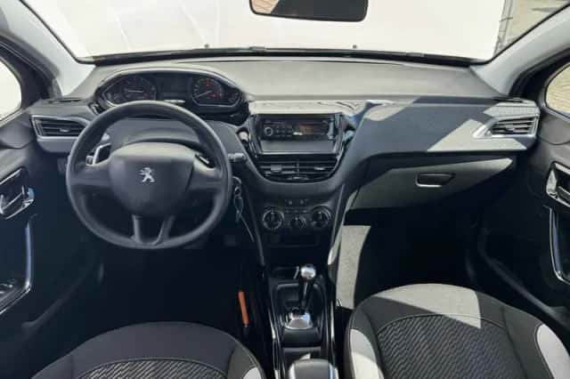 Peugeot 2008 (2016) thumbnail 5