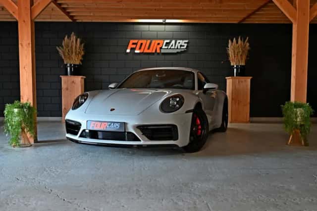 Porsche 911 (2024) thumbnail 2