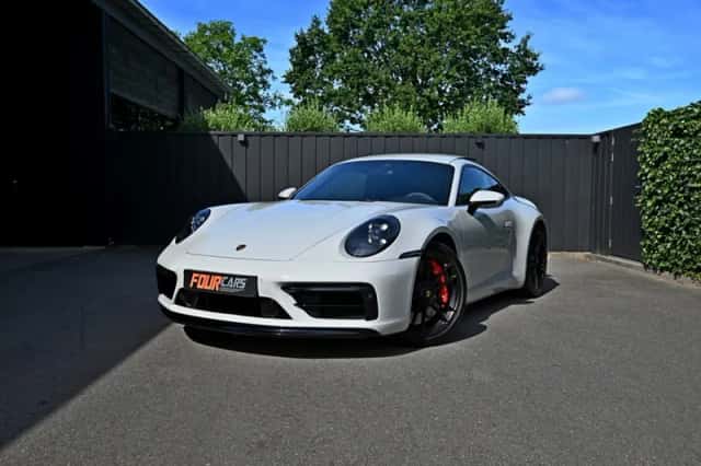 Porsche 911 (2024) thumbnail 3