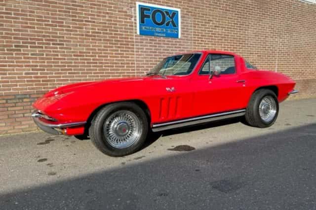 Chevrolet Corvette (1965) thumbnail 1