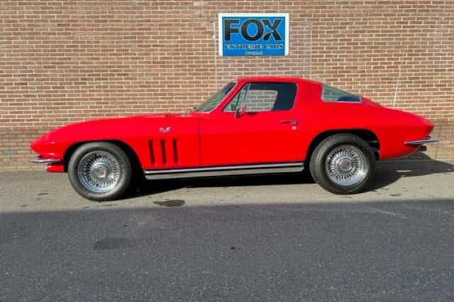 Chevrolet Corvette (1965) thumbnail 2