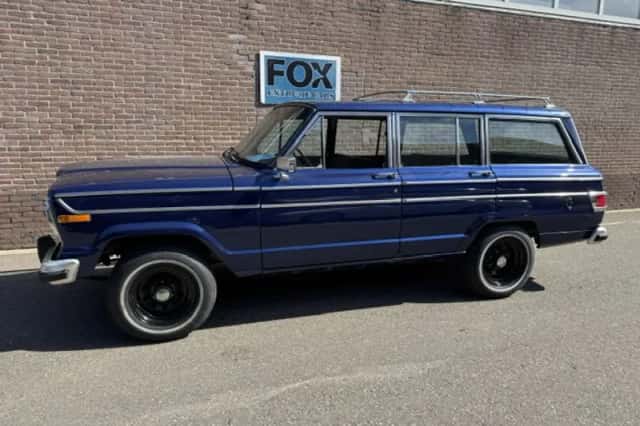 Jeep Wagoneer (1980) thumbnail 2