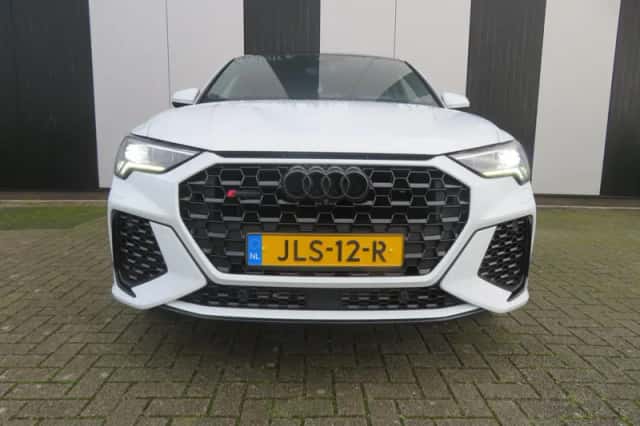Audi Q3 (2022) thumbnail 3