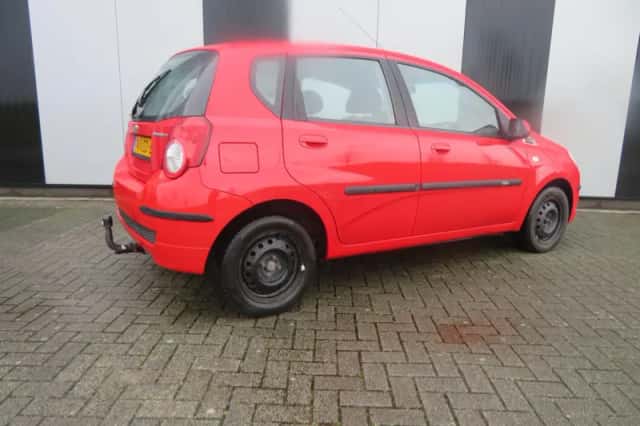 Chevrolet Aveo (2010) thumbnail 3