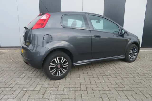 Fiat Grande Punto (2011) thumbnail 3