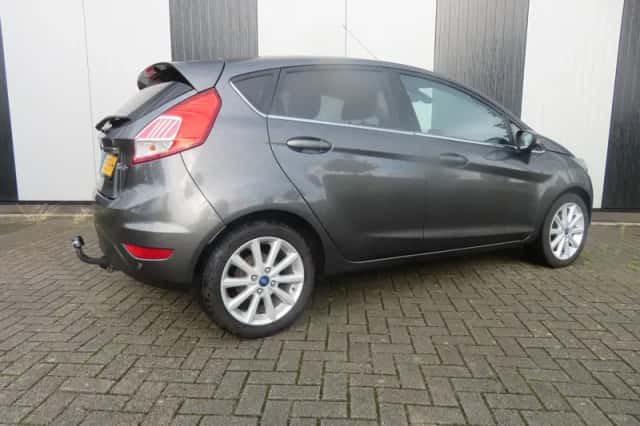 Ford Fiesta (2017) thumbnail 3
