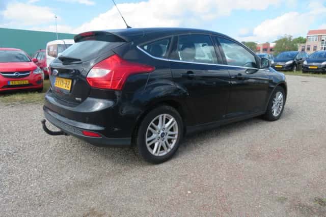 Ford Focus (2013) thumbnail 3