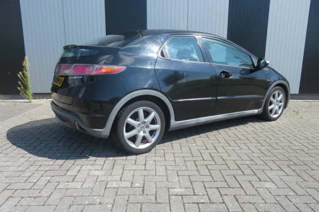 Honda Civic (2006) thumbnail 3