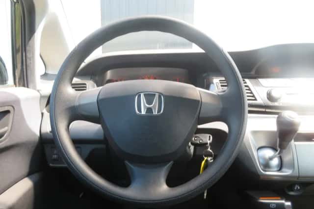 Honda FR-V (2006) thumbnail 6