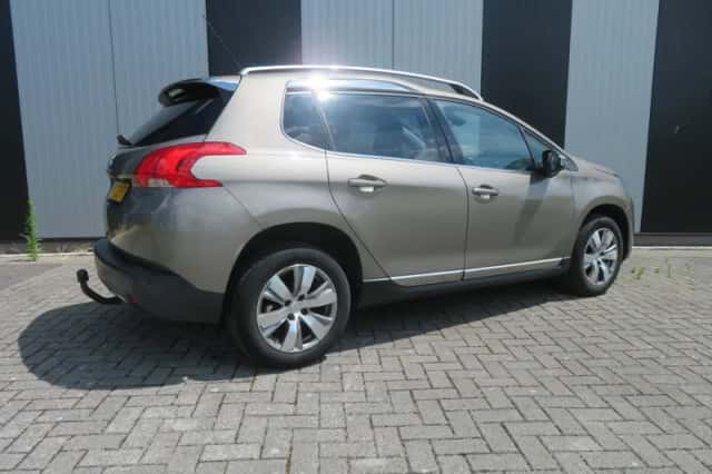 Peugeot 2008 (2015) thumbnail 3