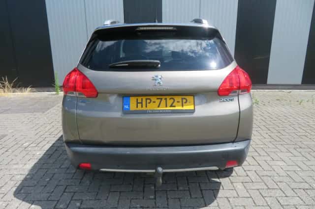 Peugeot 2008 (2015) thumbnail 4