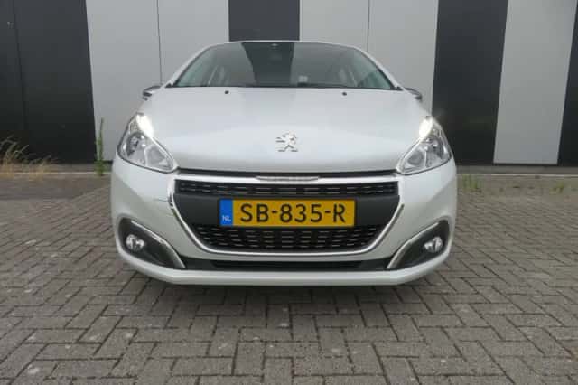 Peugeot 208 (2018) thumbnail 2