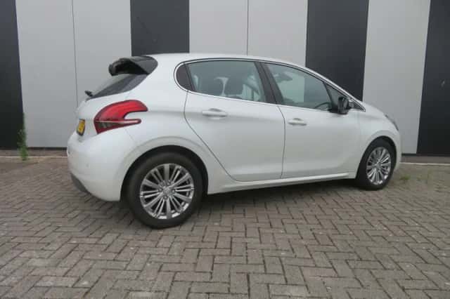 Peugeot 208 (2018) thumbnail 3