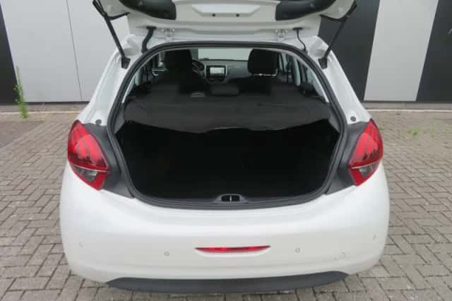 Peugeot 208 (2018) thumbnail 5