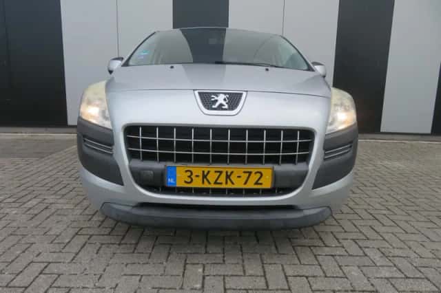 Peugeot 3008 (2012) thumbnail 2