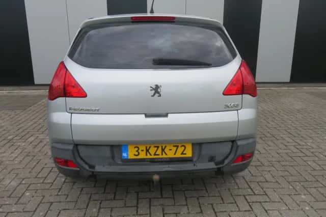 Peugeot 3008 (2012) thumbnail 4