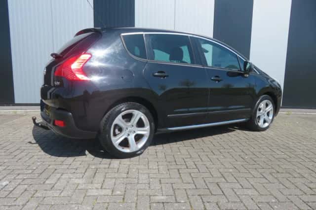 Peugeot 3008 (2010) thumbnail 3