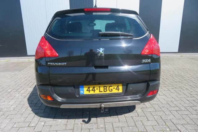 Peugeot 3008 (2010) thumbnail 4