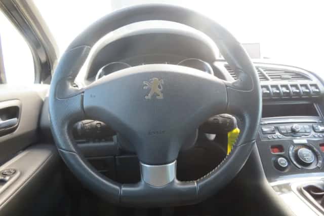 Peugeot 3008 (2010) thumbnail 6