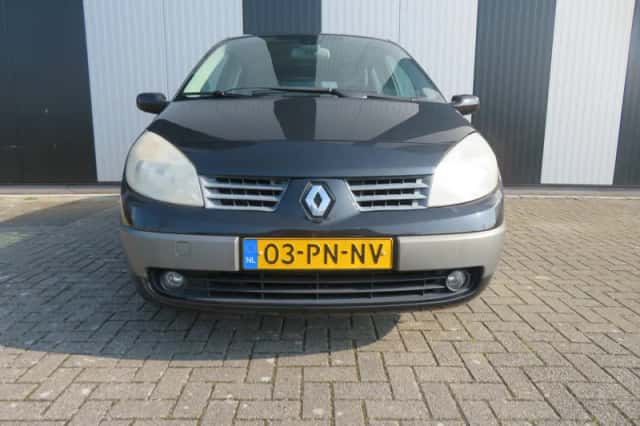 Renault Scénic (2004) thumbnail 2